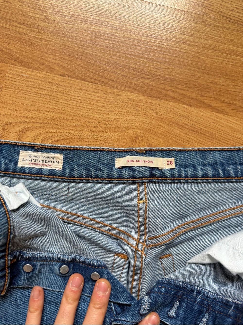 Levi's Ribcage Short - Picture 3 of 4